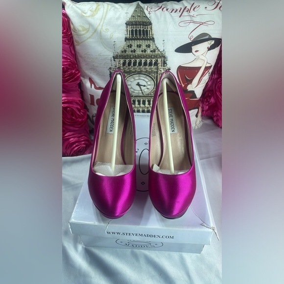 Steve‎ Madden heels in purple and plum, size 7 - Picture 5 of 12